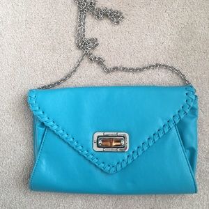 Chain link, cross body 💜